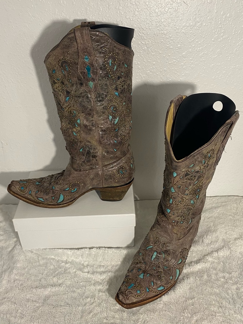 Corral Studded Brown Leather Western Boots with Turquoise Inlay Women’s Size 11M